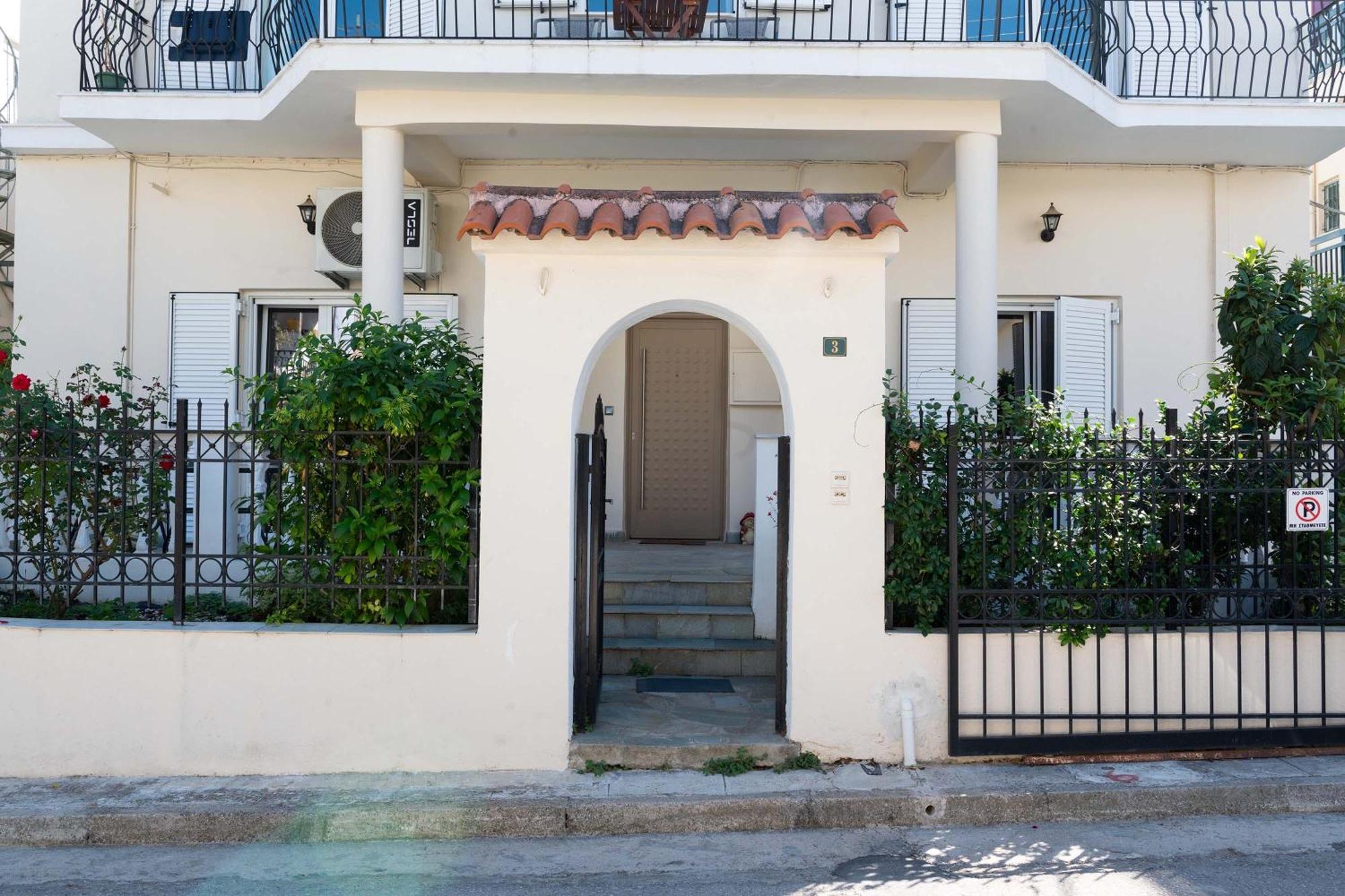 Private Spacious Apartment Athens Exterior photo